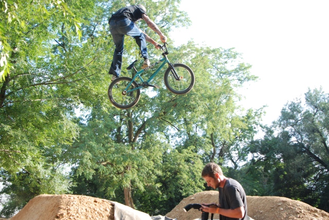 Jon Arrigoni was wearing the right T-shirt as the Expert Dirt comp rocked on to Motorhead's "Bomber"