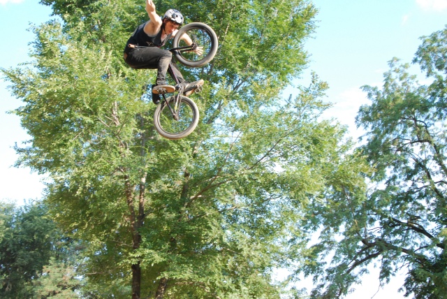 After taking 2nd in Expert Park, Dan Pirwitz boosted this tuck no hander at height in Expert Dirt.