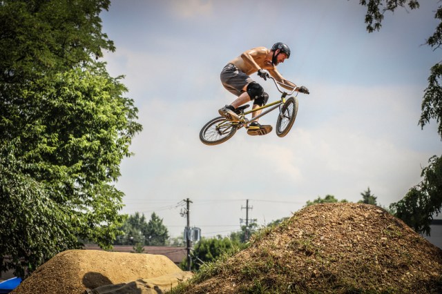 Contest judge and Posh Caretaker Brian Coleman takes a break from judging to catch some air. (Photo: Troy Zeigler / Elevated Visuals)