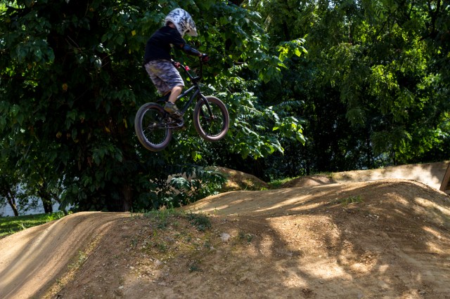 Big air from 8 year old Landon Rhoads. (Photo: Nilo Hodge / ECD)