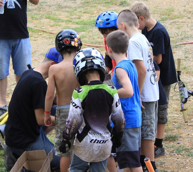 All the kids in the Beginner Dirt comp enjoyed prizes from the event sponsors including Dan’s, S&M, Fit, Odyssey, Empire, Blackman’s Cycle, Dirtsculpt, Axlerad Screen Printing, SNAFU, Hyper, Soilworks, iON, Shadow, Subrosa, and Standard. (Photo: Nilo Hodge / ECD)