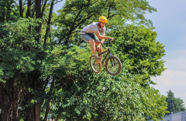 James Hawkins edged out big brother Brad for a spot in the top 3 in Expert Dirt with moves like this x-up toboggan. (Photo: Troy Zeigler / Elevated Visuals)
