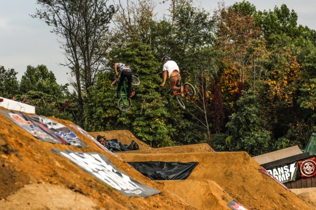 Mike Gonzalez and Aaron Ross rip it up during Friday's practice session. Photo: Troy Zeigler / Elevated Visuals